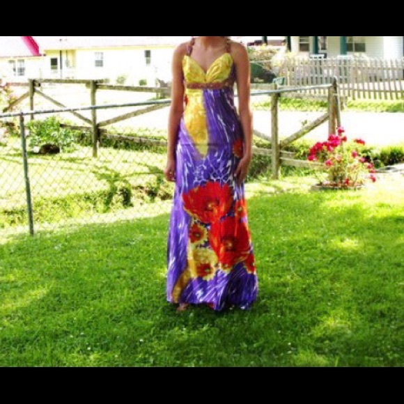 Prom dress - Picture 1 of 2